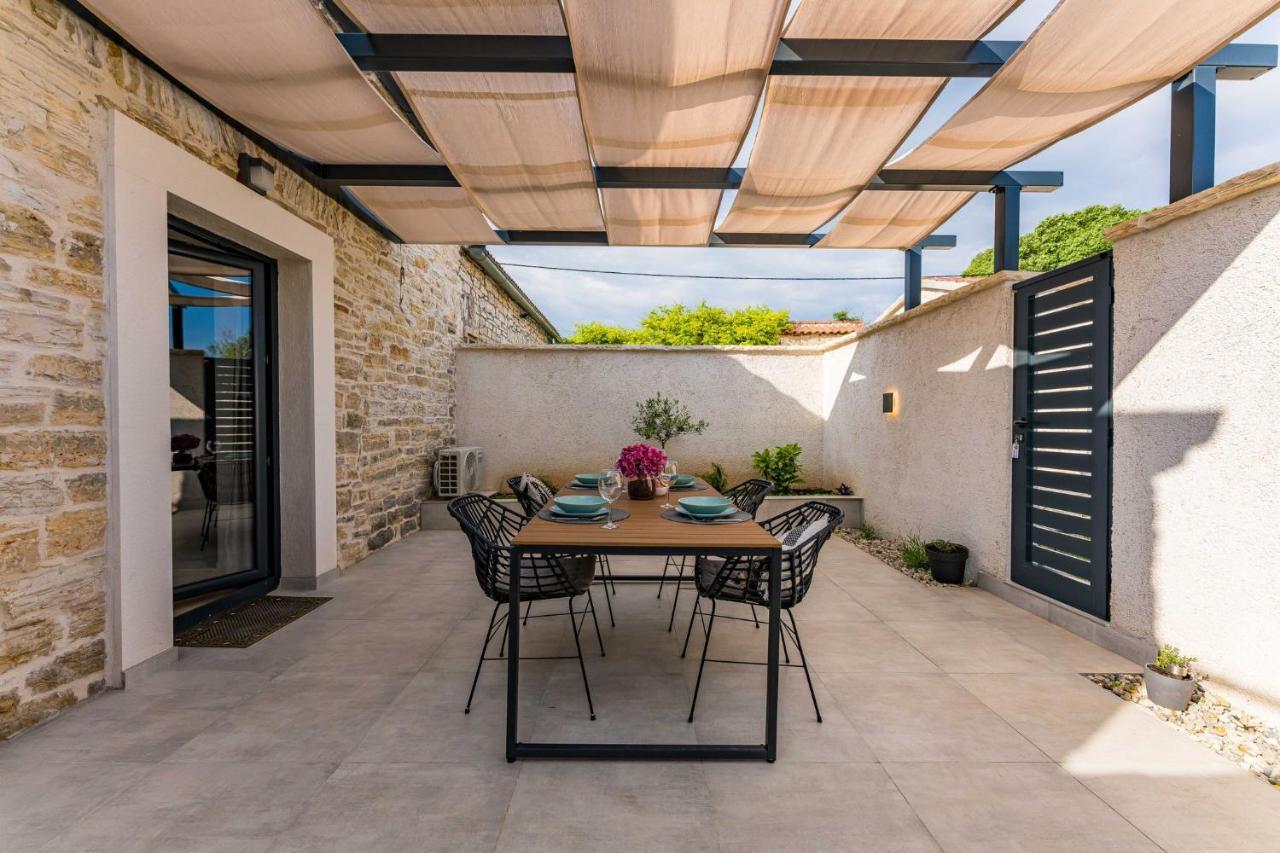 Stone House With Pool Poeta Villa Pridraga Exterior photo